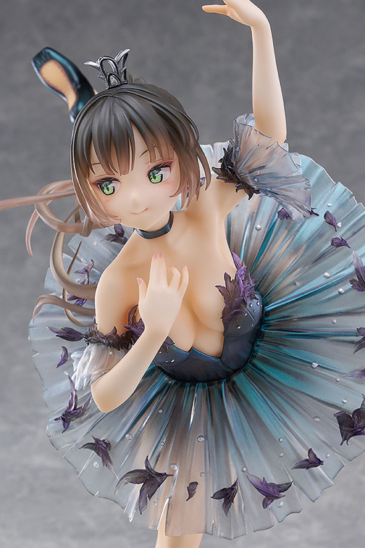 Descubre el apasionante mundo de Figura Romance Avian Chica Cisne Negro Original Character.
