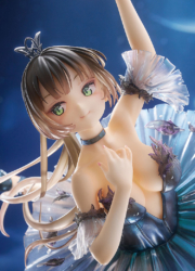 Descubre el apasionante mundo de Figura Romance Avian Chica Cisne Negro Original Character.