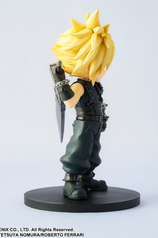 Descubre el apasionante mundo de Figura Cloud Strife Adorable Arts.