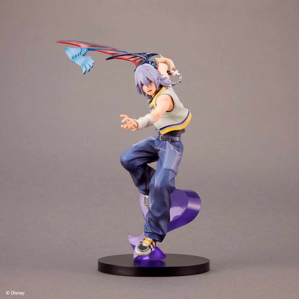 Descubre el apasionante mundo de Figura Kingdom Hearts II Form-ISM Riku.