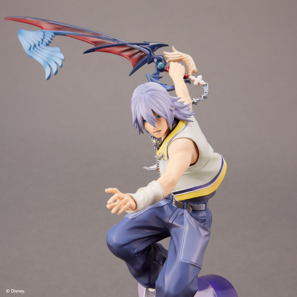 Descubre el apasionante mundo de Figura Kingdom Hearts II Form-ISM Riku.