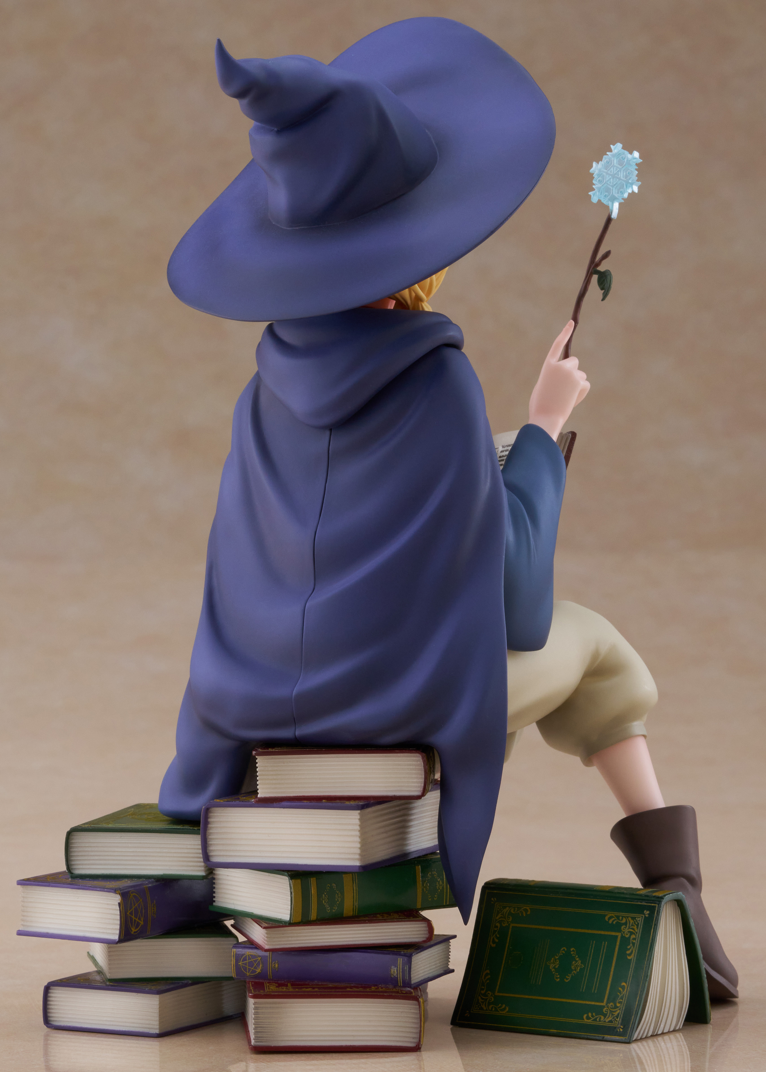 Descubre el apasionante mundo de Figura Marcille Versión Estudiante Delicious in Dungeon.