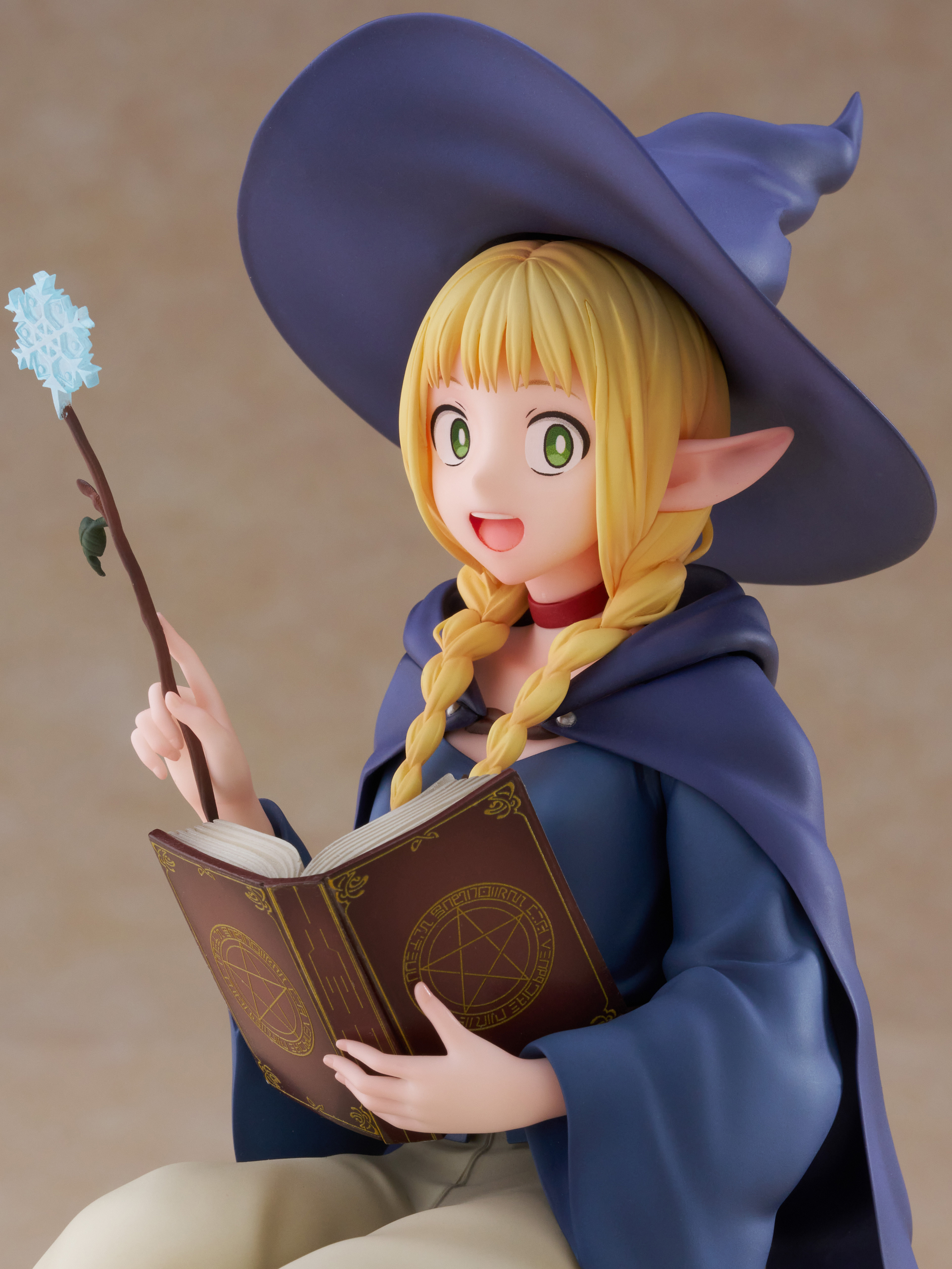 Descubre el apasionante mundo de Figura Marcille Versión Estudiante Delicious in Dungeon.