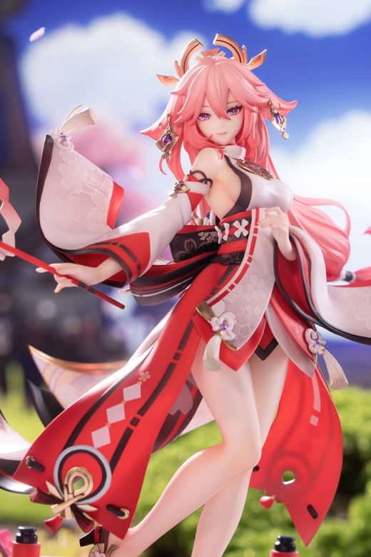 Descubre el apasionante mundo de Figura Yae Miko Versión Diversión Astuta Genshin Impact.