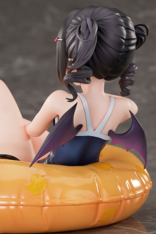 Descubre el apasionante mundo de Figura Shino Versión Traje de Baño Ilustrada por Riko.