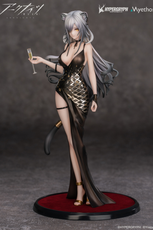 Descubre el apasionante mundo de Figura Arknights Schwarz Versión Vestido.