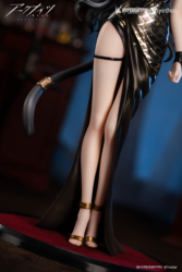 Descubre el apasionante mundo de Figura Arknights Schwarz Versión Vestido.