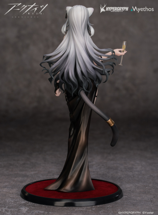 Descubre el apasionante mundo de Figura Arknights Schwarz Versión Vestido.