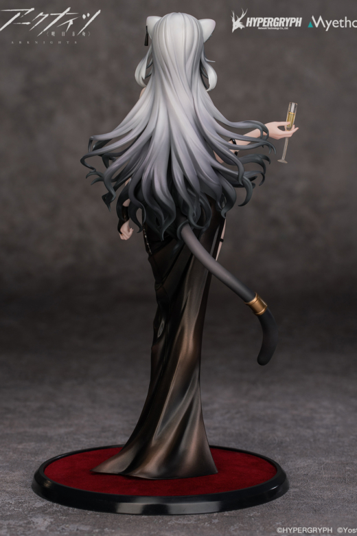 Descubre el apasionante mundo de Figura Arknights Schwarz Versión Vestido.
