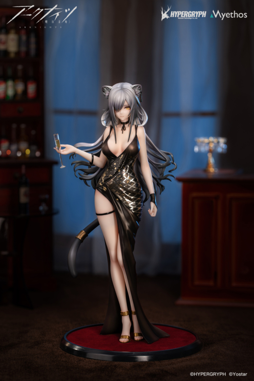 Descubre el apasionante mundo de Figura Arknights Schwarz Versión Vestido.
