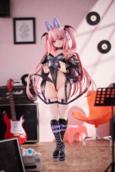 Descubre el apasionante mundo de Figura Original Character Little Devil Lulum con Auriculares Usamimi.