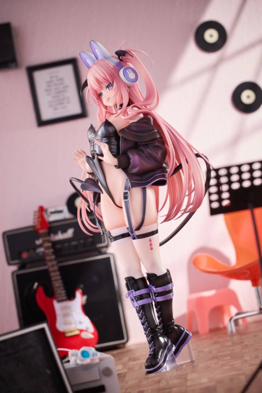 Descubre el apasionante mundo de Figura Original Character Little Devil Lulum con Auriculares Usamimi.