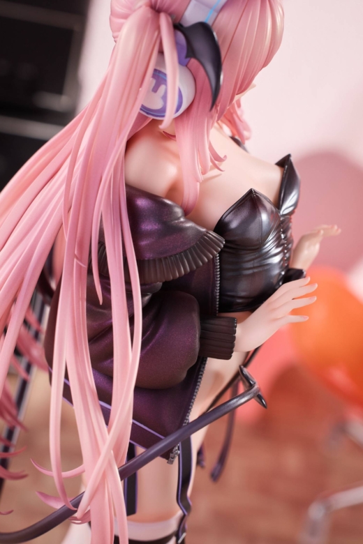 Descubre el apasionante mundo de Figura Original Character Little Devil Lulum con Auriculares Usamimi.