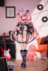Descubre el apasionante mundo de Figura Original Character Little Devil Lulum con Auriculares Usamimi.