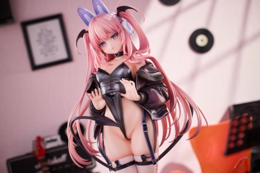 Descubre el apasionante mundo de Figura Original Character Little Devil Lulum con Auriculares Usamimi.