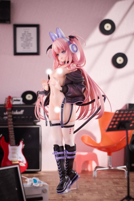 Descubre el apasionante mundo de Figura Original Character Little Devil Lulum con Auriculares Usamimi.