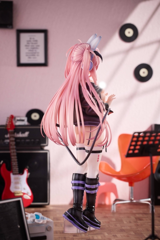Descubre el apasionante mundo de Figura Original Character Little Devil Lulum con Auriculares Usamimi.