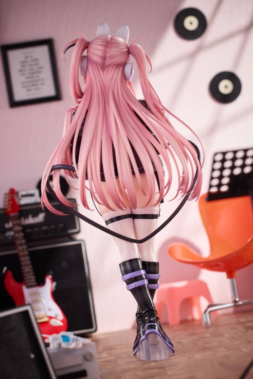 Descubre el apasionante mundo de Figura Original Character Little Devil Lulum con Auriculares Usamimi.
