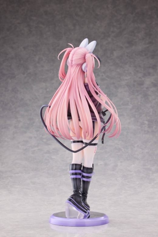 Descubre el apasionante mundo de Figura Original Character Little Devil Lulum con Auriculares Usamimi.
