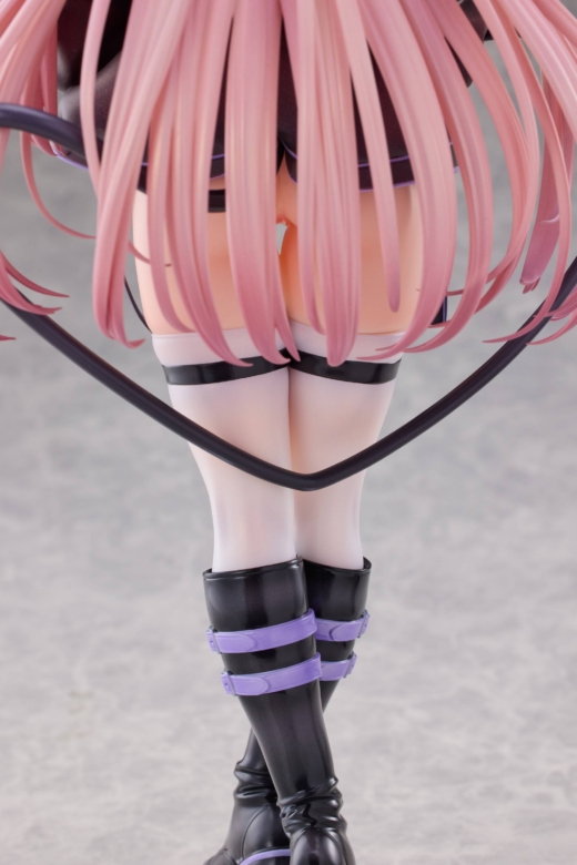Descubre el apasionante mundo de Figura Original Character Little Devil Lulum con Auriculares Usamimi.