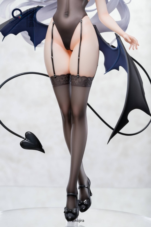 Descubre el apasionante mundo de Estatua Fantasias Thea-chan Aprendiz de Súcubo Set Completo.