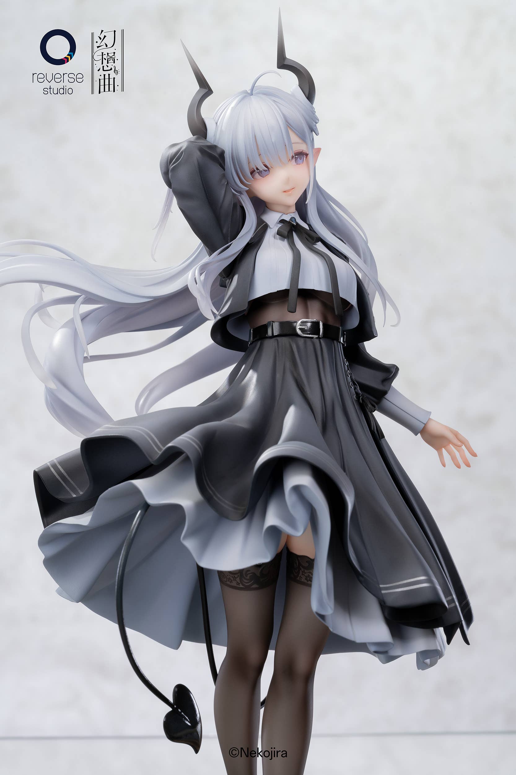 Descubre el apasionante mundo de Estatua Fantasias Thea-chan Aprendiz de Súcubo Set Completo.